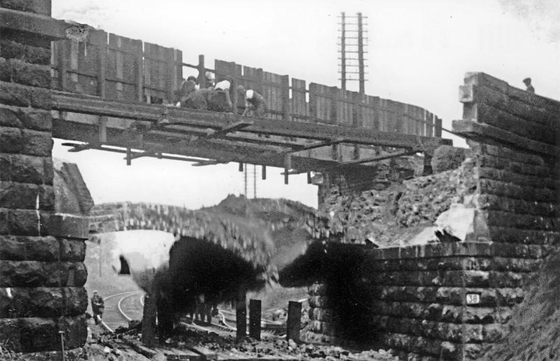 Rebuilding Railway Bridge.jpg - Rebuilding the Almshouse Railway Bridge, Long Preston, July 1926